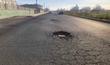 Yoldaki Derin Çukur Tepki Çekiyor