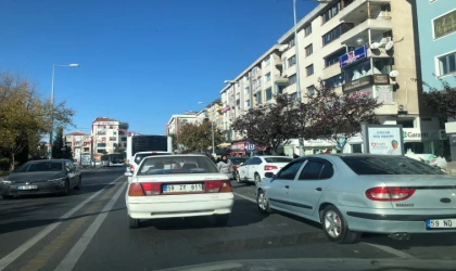 Durağa Giremeyen Otobüsler Trafiğe Neden Oluyor