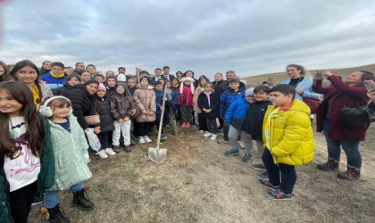 Yüzlerce Fidan Toprakla Buluştu
