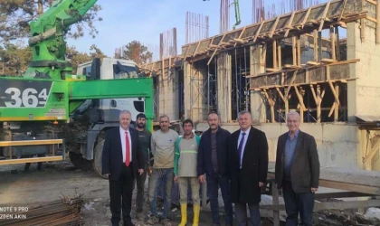 AK Parti İnşaatı Devam Eden Okullarla İlgili Bilgi Aldı
