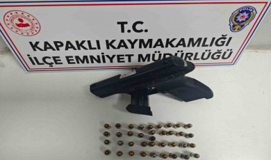 Kapaklı’da polis ekipleri ruhsatsız tabanca ele geçirdi