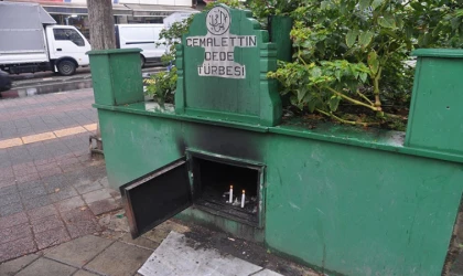 Kimi Vatandaşlar Mum Yakıp Dua Ediyor