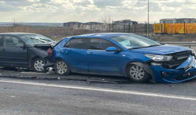 Lüleburgaz’da 4 otomobil zincirleme kaza yaptı: 2 yaralı