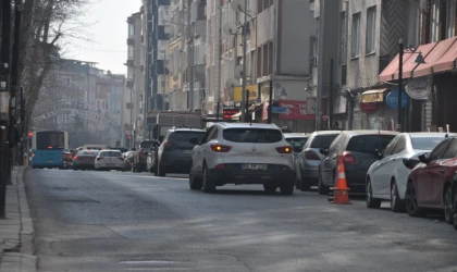 İki Sıralı Parklanma Trafiği Olumsuz Etkiliyor!