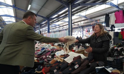 Başkan Sarıkurt’tan Kadın Esnafa Kadınlar Günü Hediyesi