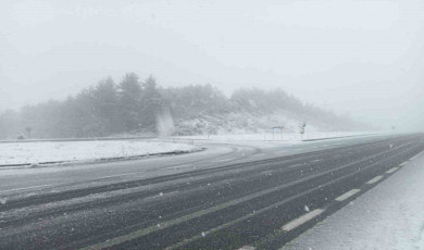 Çanakkale-İstanbul yolunda kar yağışı etkili oluyor