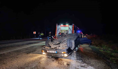 Farları kapalı olan otomobile arkadan çarptı: 5 kişi yaralandı