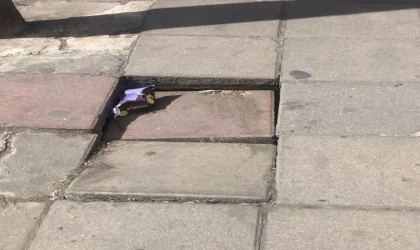 Kaldırımlar Delik Deşik