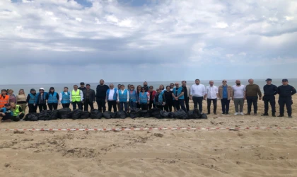 Karadeniz’de Çöpler Toplandı, Sahil Temizlendi