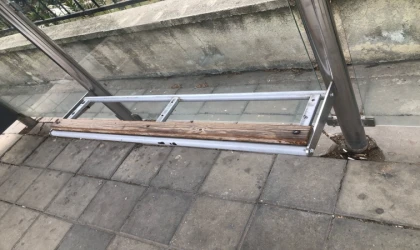 Kırık Dökük Duraklar Tepki Çekiyor