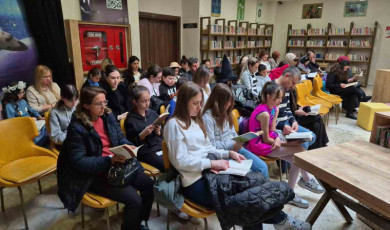 Tekirdağ’da 100 kişi aynı anda kitap okudu: ”Ailemle okuyorum, geleceğe ışık tutuyorum”