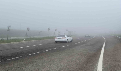 Tekirdağ’da yoğun sis sürücülere zor anlar yaşattı