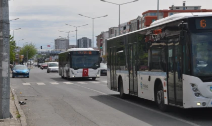 İŞÇİ BAYRAMINDA OTOBÜSLERE ÜCRETSİZ BİNİLDİ