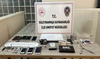 Eve davet ettikleri kişilerin uygunsuz görüntülerini çeken 4 kişi tutuklandı