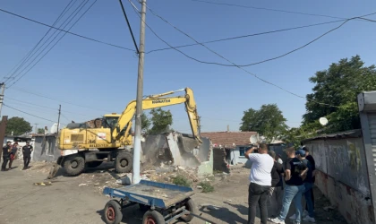 Metruk Binalar Yıkıldı