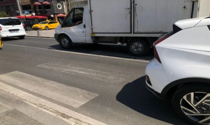 Yaya Geçidi Çizgileri Boyanmayı Bekliyor