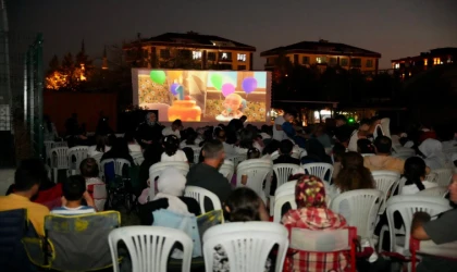 Açık Hava Sinema Günler Devam Ediyor