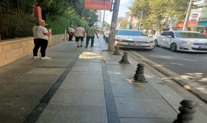 Ana Cadde Üzerine Araç Park Edilmesine Tepki