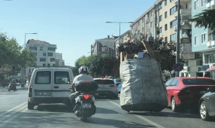 Ana Caddelerdeki Trafik Olumsuz Etkileniyor