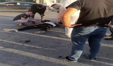 Cadde üzerinde motosiklet ve otomobil çarpıştı: 1 yaralı