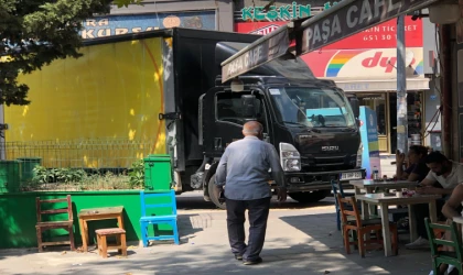 Dörtlüleri Yakan Kaldırımın Üzerine Çıkıyor