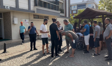 Kibrit çöpünden yaptıkları maket ev alev aldı