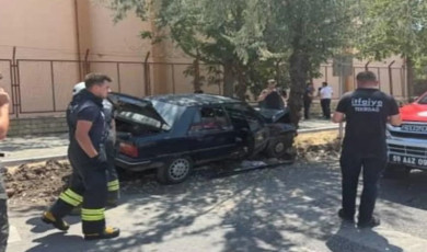 Tekirdağ’da ağaca çarpan otomobilin sürücüsü yaralandı