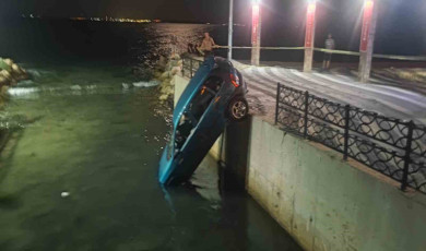 Tekirdağ’da otomobil su kanalında asılı kaldı: 1 yaralı