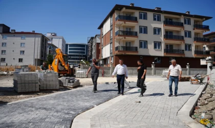 Başkan Sarıkurt Kilit Taşı Döşedi