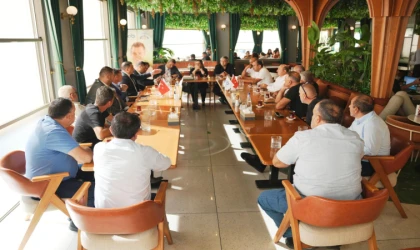 Başkan Sarıkurt, M Plakalı Şoför Esnafıyla Bir Araya Geldi