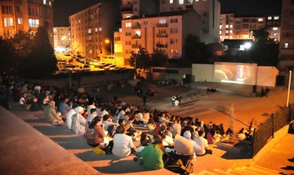 Çorlu'da Açık Hava Sinema Keyfi Sürüyor