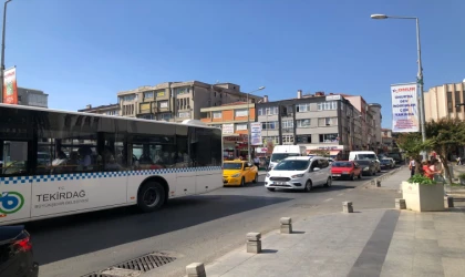 Durağa Giremeyen Otobüs Trafiği Felç Ediyor