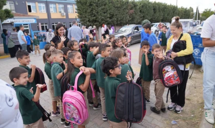 Öğrencilerine Çanta ve Kırtasiye Desteği