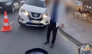 Ters yöne girip motorcunun üstüne sürdü: Tekirdağ’da otomobil sürücüyle motorcu arasında tartışma saniye saniye kameralara yansıdı