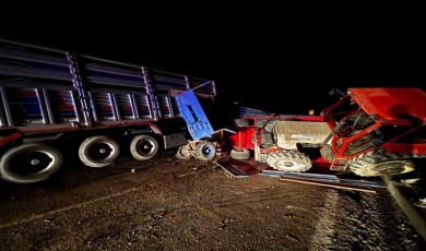 Babaeski’de tır ile traktör çarpıştı, yol trafiğe kapandı