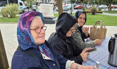 Depremden sonra dışarı çıkan vatandaşlar: ”Çok korktuk”