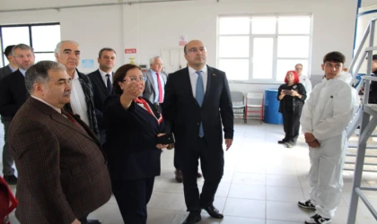 Kaymakam Duman, Kimya Laboratuvarı Açılışına Katıldı