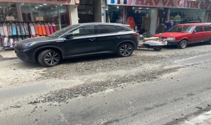 Yoldaki Çakıl Taşları Tehlike Yaratıyor