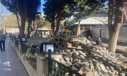 Caminin Bahçesine Parke Taşı Döşenecek