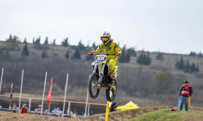 TÜRKİYE MOTOKROS ŞAMPİYONASI’NIN FİNALİ HAYRABOLU’DA NEFES KESTİ ÇORLU’NUN GURURU ECEM ÇELİK’TEN ÇİFTE BAŞARI