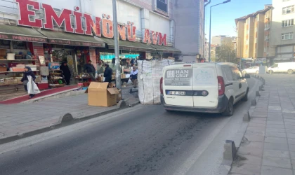 ÇEKÇEKÇİLER TRAFİĞİ YAVAŞLATIYOR