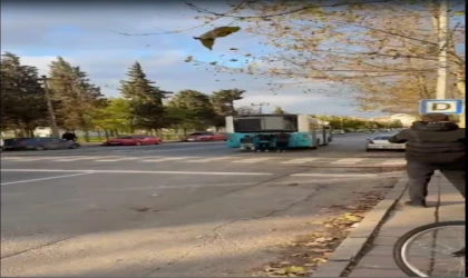 Kaykaycı Çocuklardan Tehlikeli Yolculuk