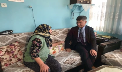 Kaymakam Erten Vatandaşların Derdini Dinliyor