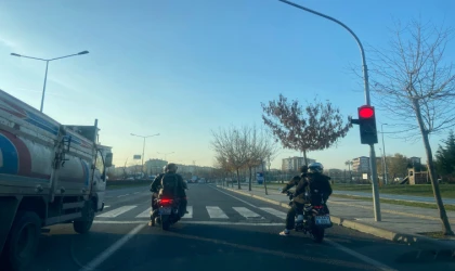 Öğrenciler Ulaşım İçin Bisiklet Ve Motosikleti Tercih Ediyor