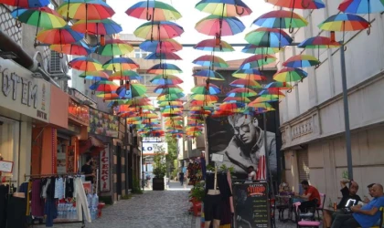 Şemsiyeli Sokak Eski Günlerini Özlüyor