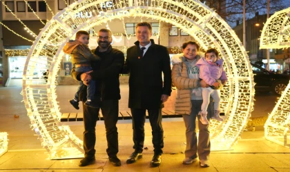 Yeni Yıl Coşkusunu Vatandaşlarla Paylaştı