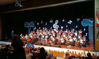 55 Öğrenci Aynı Sahnede Yaylı Çalgılarla Müzik Yaptı