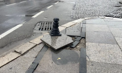 Büyükşehir Bu Kaldırımları Görmüyor Mu?