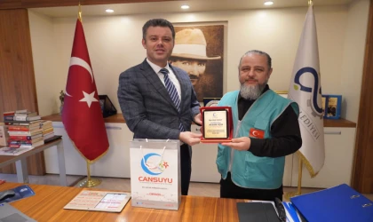Cansuyu'ndan Başkan Sarıkurt'a Plaket