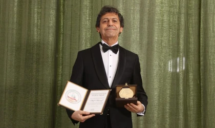 Dünyaca Ünlü Yazar Akif Manaf 2025 Yılı International Peace Prize Ödülü’nü Aldı